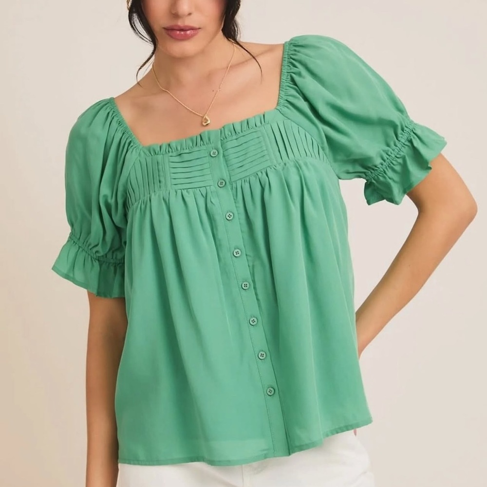 NWT Gilli Green Puff Sleeve Smocked Blouse